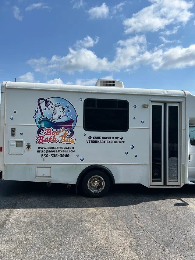 Van graphics Boo's Bath Bus mobile grooming