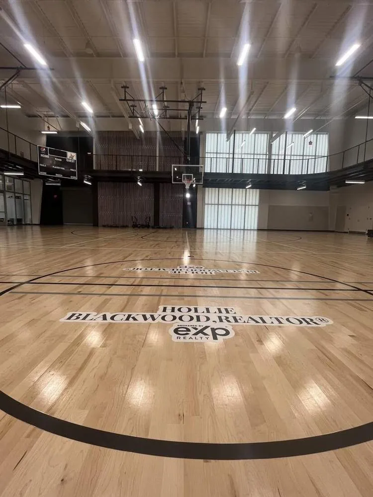 Floor graphic Realtor center court
