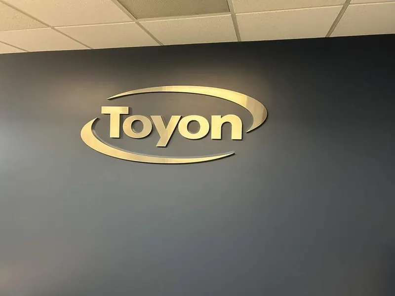 Dimensional logo Toyon